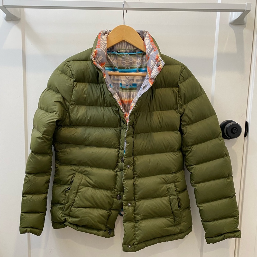 PENDLETON WOMEN'S PACKABLE DOWN
REVERSIBLE JACKET - Size S
